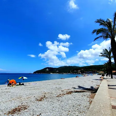 아파트 La Pergola Al 107 *